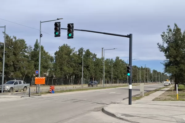 Se renovaron e instalaron nuevos semáforos sobre Av. Jorge Newbery