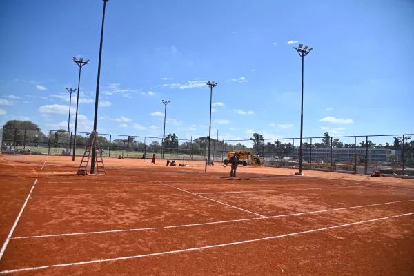 Javkin recorrió las nuevas canchas de tenis del Hipódromo: «Vamos a tener el 100% del óvalo destinado al deporte»