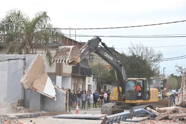 Con la demolición del muro del ex predio de Tiro Federal, comenzó la apertura de calle Matienzo en barrio Ludueña