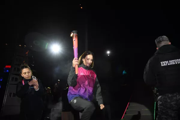 Una llama, una ciudad y una leyenda: Luciana Aymar encendió el fuego de los Juegos Suramericanos