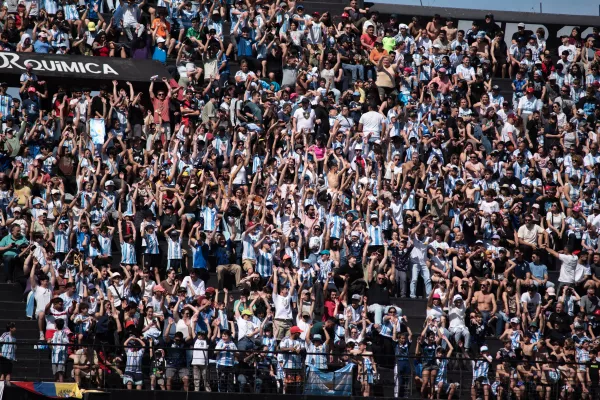 Un Coloso celeste y blanco: 40.000 personas acompañaron a Argentina hasta la plata en fútbol Suramericano
