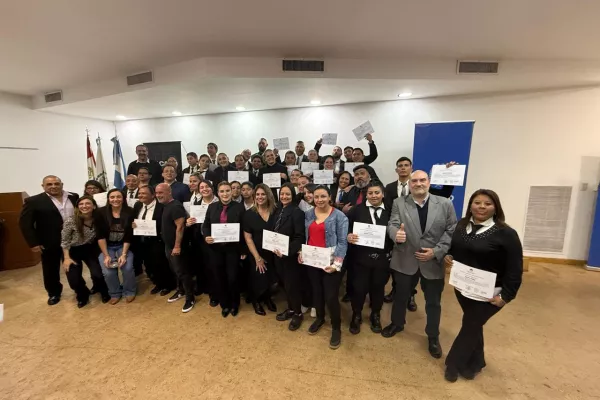 Agentes de control, admisión y permanencia fueron capacitados por el municipio y recibieron sus diplomas