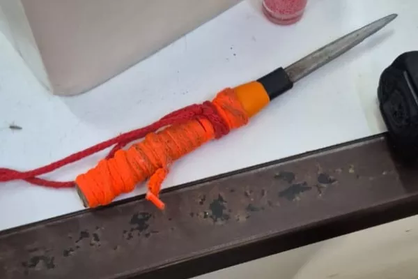 Un cuidacoche fue detenido en el marco de un operativo de control municipal 