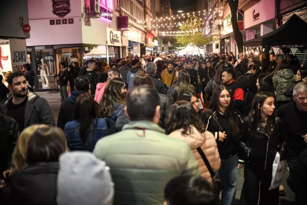 Rosario volvió a vibrar al ritmo de una nueva Noche de Peatonales