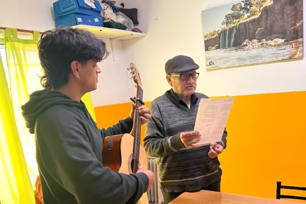 «Acá te dejan ser»: la historia de Ricardo y su experiencia en un espacio municipal para personas mayores