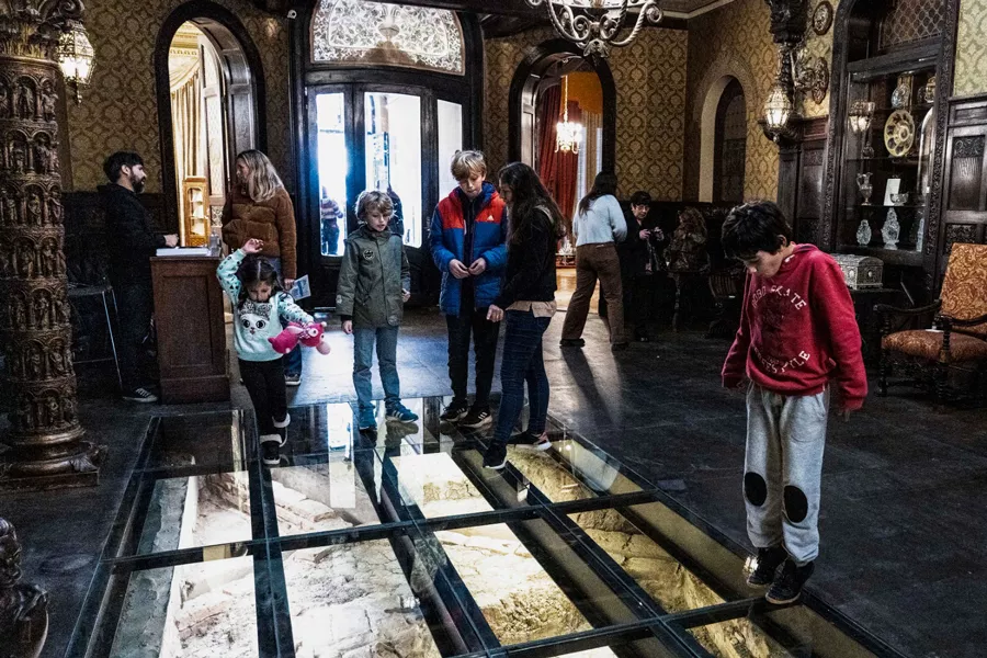 Niños en el museo Estevez