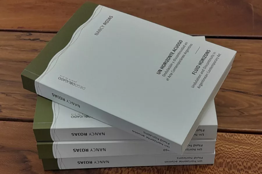 pila de ejemplares del libro que se presentará