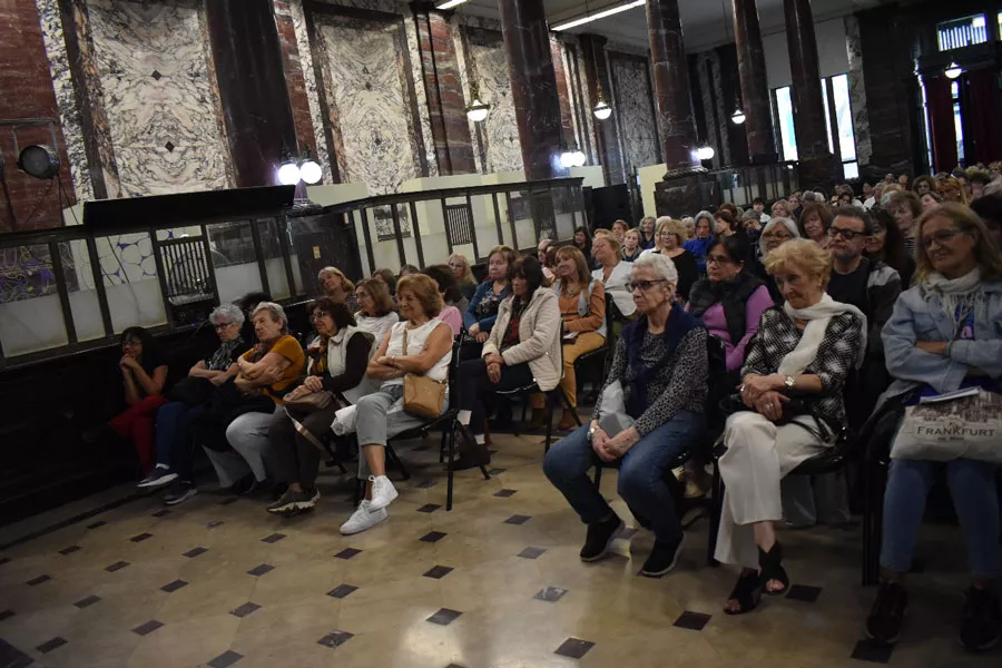 adultos mayores en el ECU