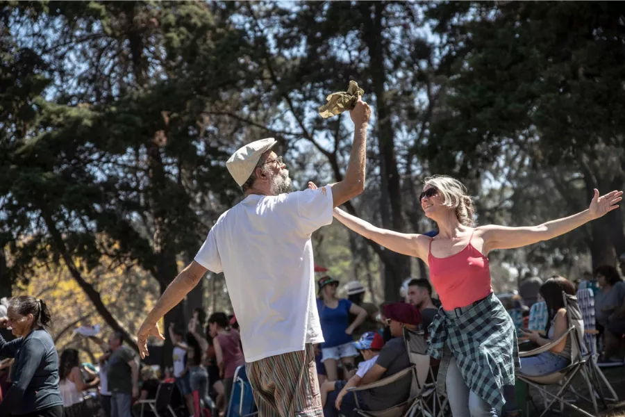 Personas disfrutando de la música del Festival de las Quebradas del Saladillo