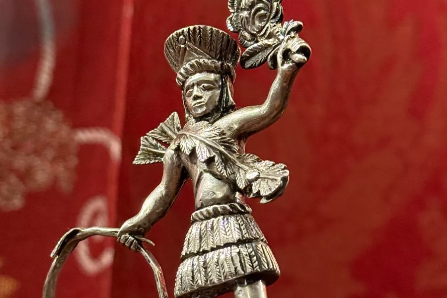 Detalle del brasero de plata del Museo Estevez