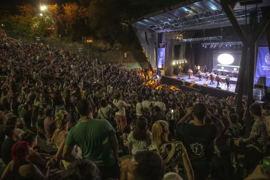 Es la imagen del antiteatro municipal de la ciudad. Cuenta con un escenario y una tribuna al aire libre.