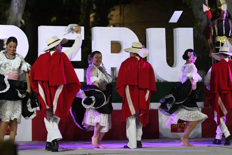 colectividad de perú