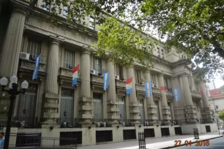 Es el frente del museo provincial de ciencias naturales de la ciudad de Rosario