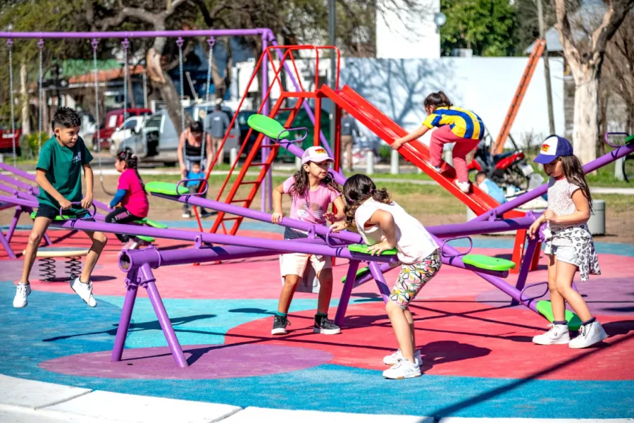 inauguracion plaza y playon hume
