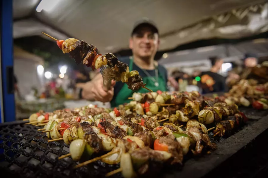 Stand con propuesta gastronómica en Colectividades