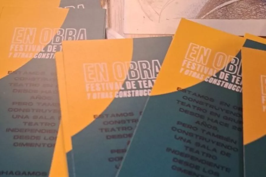 es el folleto de un festival llamado en obra