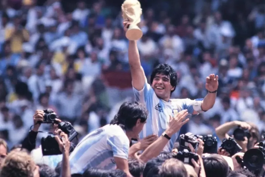 Diego Maradona. Cultura masiva, cultura popular y praxis política 