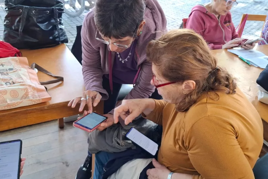 taller uso de celulares adultos mayores cmd sur