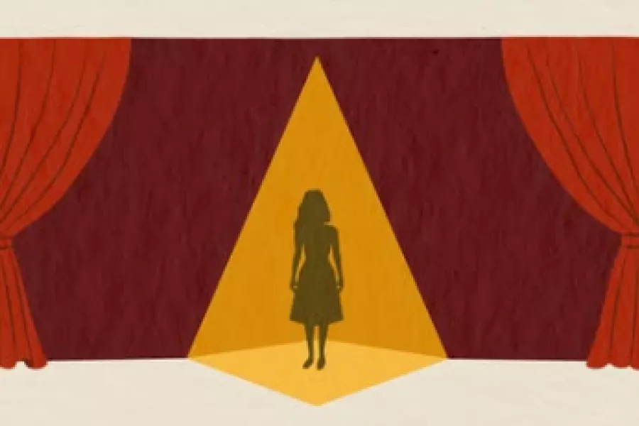 Es una imagen ilustrada que caracteriza una sala de teatro: con las lonas, las luces. En el medio de la imagen, se encuentra una actriz