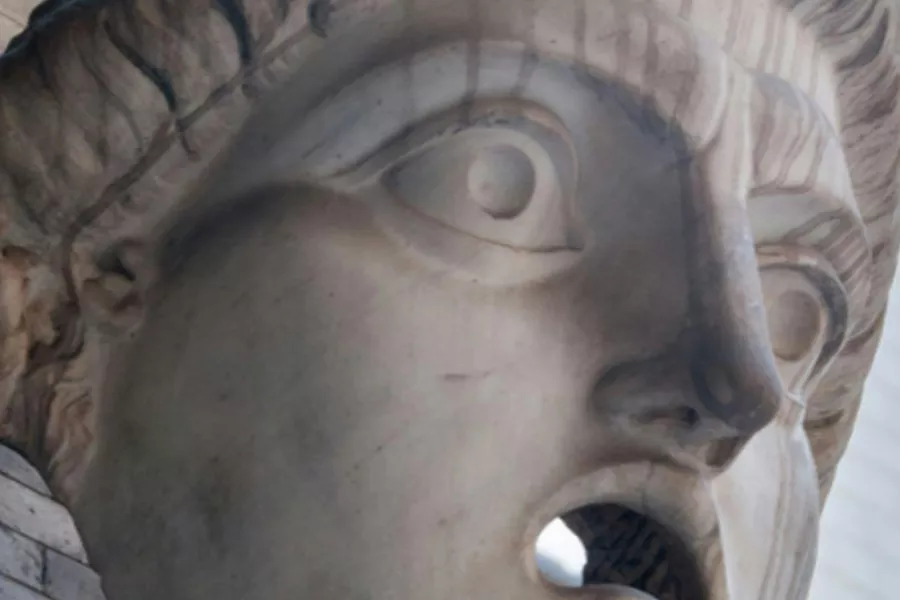 cara de una estatua