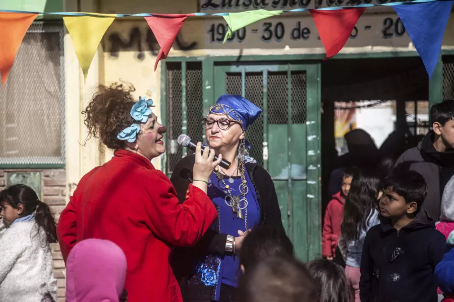 Mujeres actuando