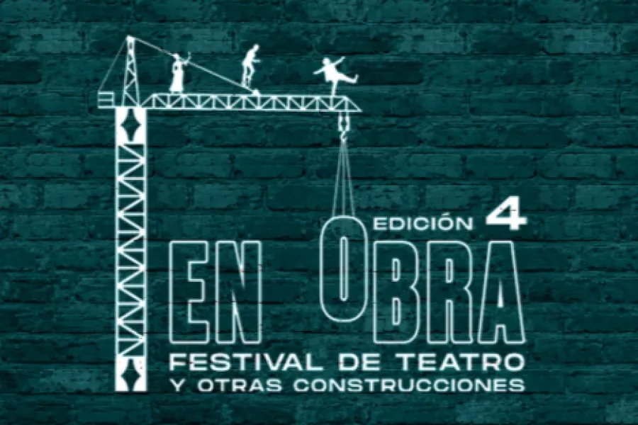 Es la imagen del flyer de un festival de teatro llamado "en obra". Tiene un fondo verde oscuro, con una estructura de construcción blanca