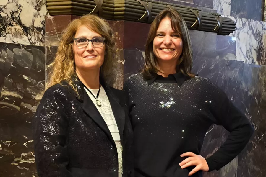 Foto de las profesoras Mariela Vecchioli y Pilar del Álamo.