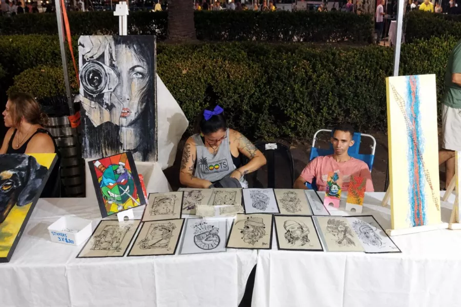 Mercado de las artes noche de peatonales