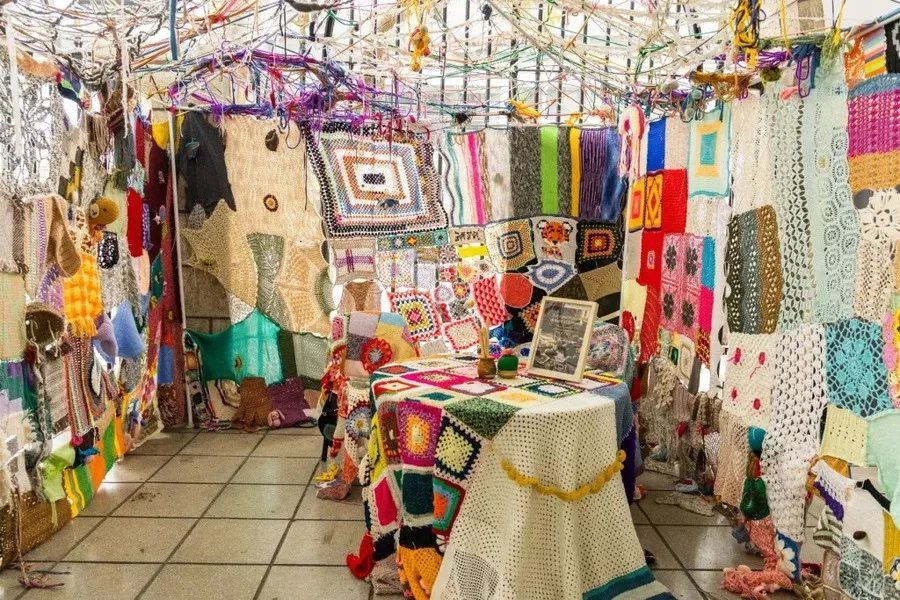Es la imagen del interior de Casa Molina, un espacio donde se realizan diferentes actividades y brindan talleres