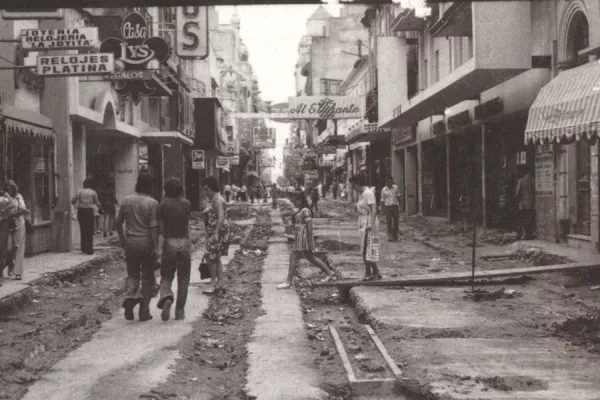 Peatonal Córdoba en construccion desde Mitre