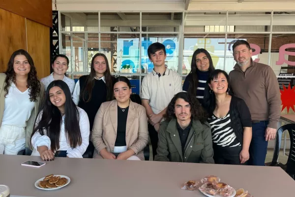 Estudiantes de colegios secundarios de la ciudad realizaron prácticas educativas en contexto laboral en la Dirección General de Relaciones Internacionales de Rosario.