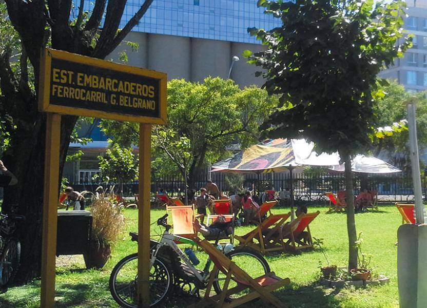 descanso al paso en Estación Embarcaderos