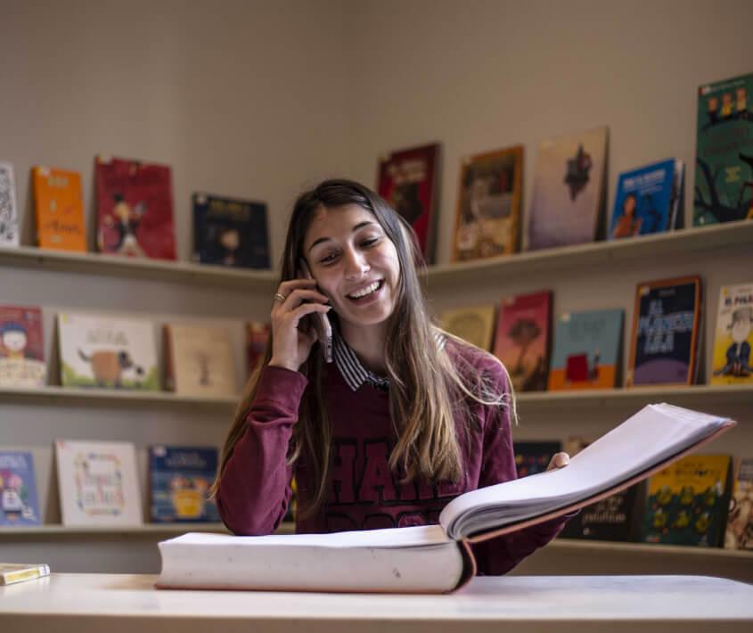 Cuentos por teléfono: en vivo y en directo desde la Biblioteca Argentina