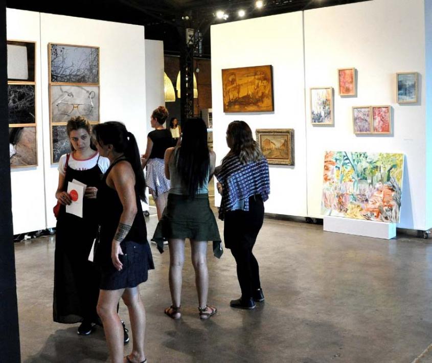 Interrupciones. Fallas, deseos y tomas de posición en torno al mercado del arte en Argentina