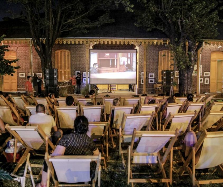 Cine al aire libre por toda la ciudad