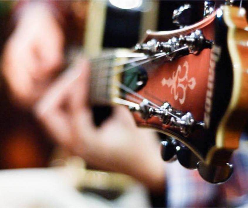 Taller de guitarra para jóvenes y adultos