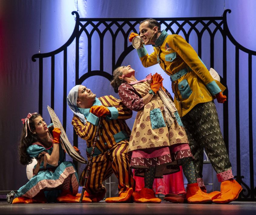 Funciones de Gregorio, el zanahoria en La Comedia
