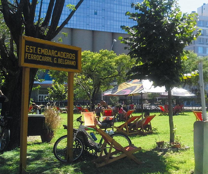 Descanso al paso en Estación Embarcaderos