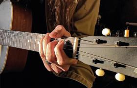 Fábrica de canciones con guitarra