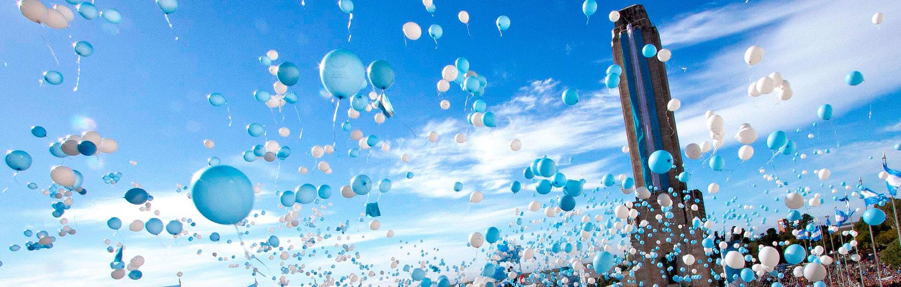 Suelta de globos en el Día de la Bandera día de la Bandera